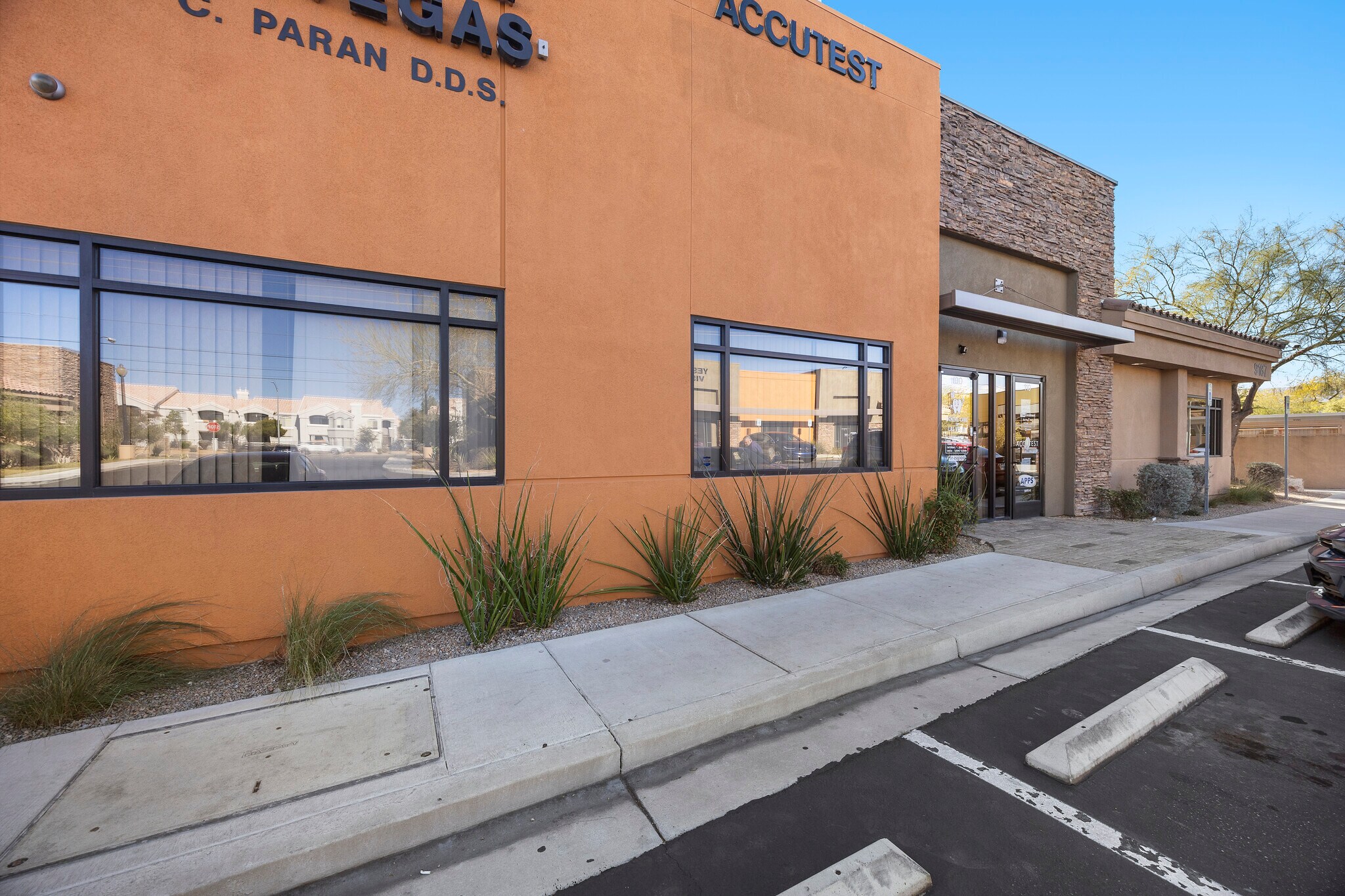 9187 W Flamingo Rd, Las Vegas, NV à vendre Photo principale- Image 1 de 34