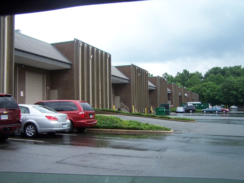 5150-5184 Eisenhower Ave, Alexandria, VA for lease - Building Photo - Image 2 of 9