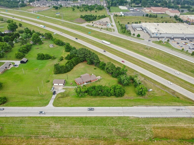 9908 N 129th East Ave, Owasso, OK for sale - Primary Photo - Image 1 of 6