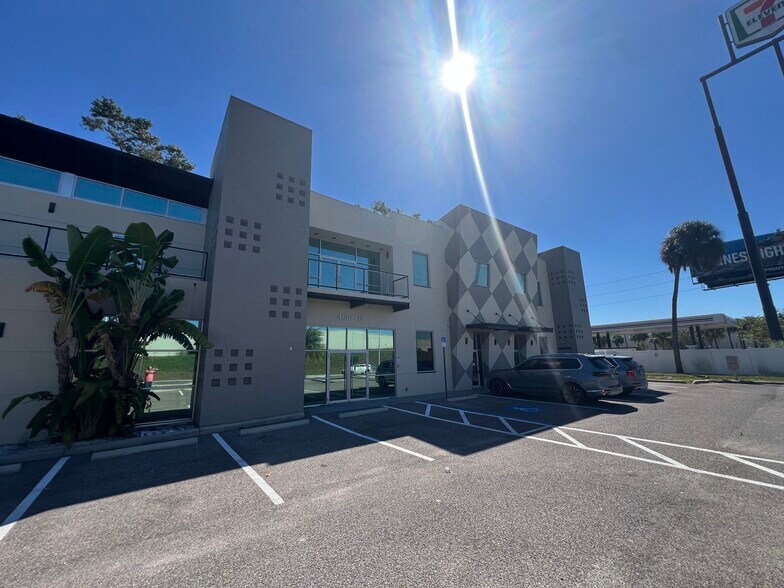 4007 N Taliaferro Ave, Tampa, FL à louer - Photo du bâtiment - Image 2 de 7