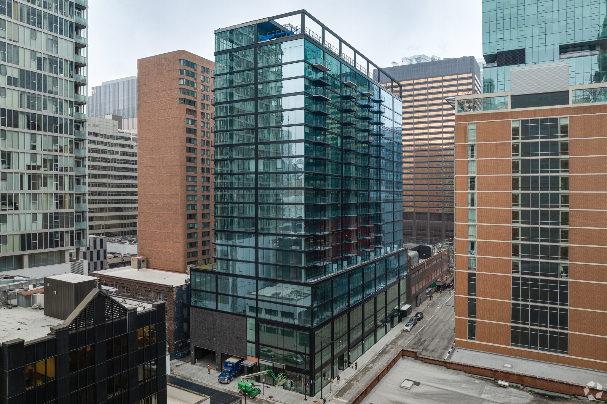 218 E Grand Ave, Chicago, IL for lease Building Photo- Image 1 of 3