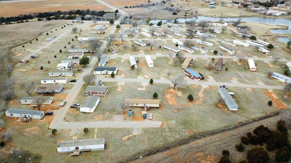 3203 S Highway 183, Clinton, OK à vendre - Photo du bâtiment - Image 2 de 3