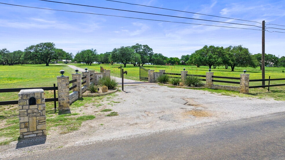 539 Oak Vista Dr, Burnet, TX for sale - Building Photo - Image 3 of 71