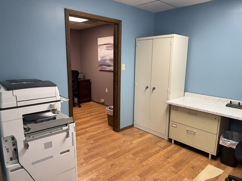 2803 N St Joseph Ave, Evansville, IN for lease - Interior Photo - Image 3 of 3