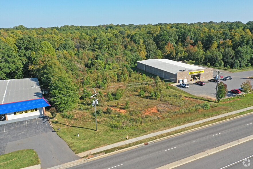 Freeway Dr, Reidsville, NC à louer - Photo du bâtiment - Image 3 de 11