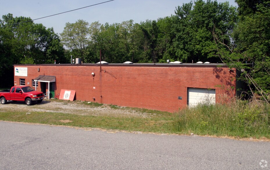 1100 W Ward Ave, High Point, NC à louer - Photo du bâtiment - Image 3 de 5