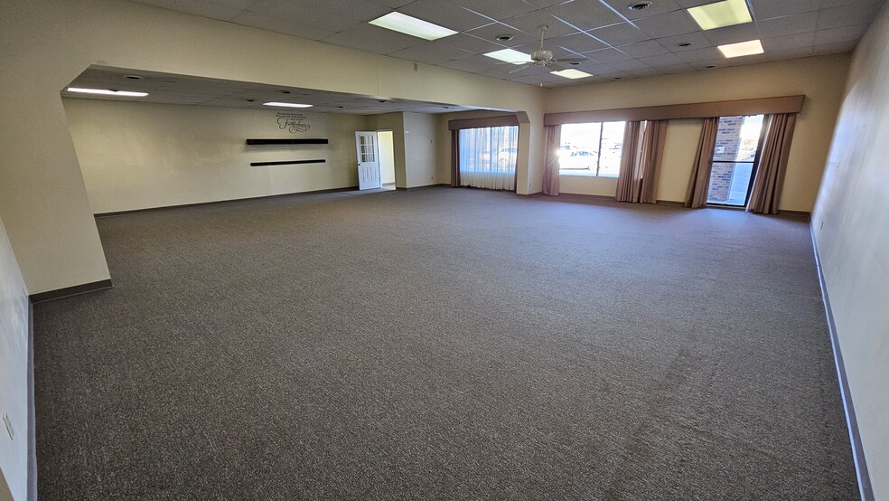 245 Broadway Ave S, Cokato, MN for lease - Interior Photo - Image 2 of 10