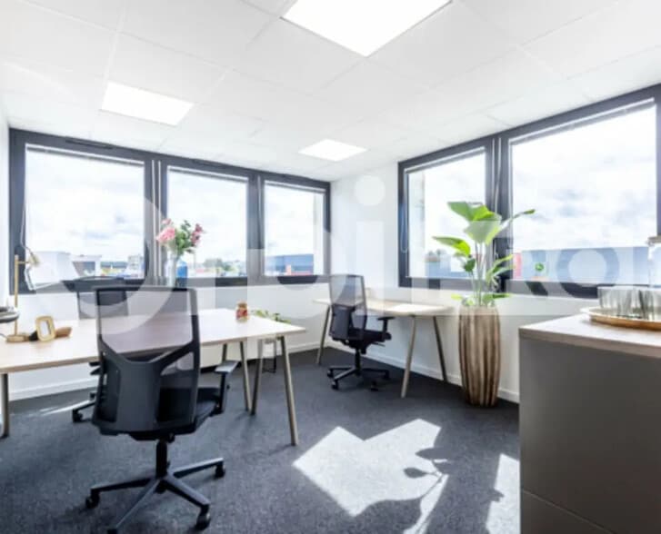 Office in Lille for lease - Interior Photo - Image 2 of 4