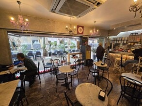 Retail in Barcelona, Barcelona for lease Interior Photo- Image 2 of 11