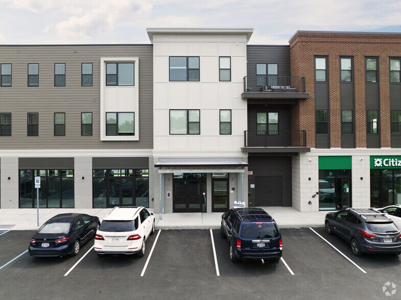 580 Columbia Tpke, East Greenbush, NY à louer - Photo du bâtiment - Image 3 de 25