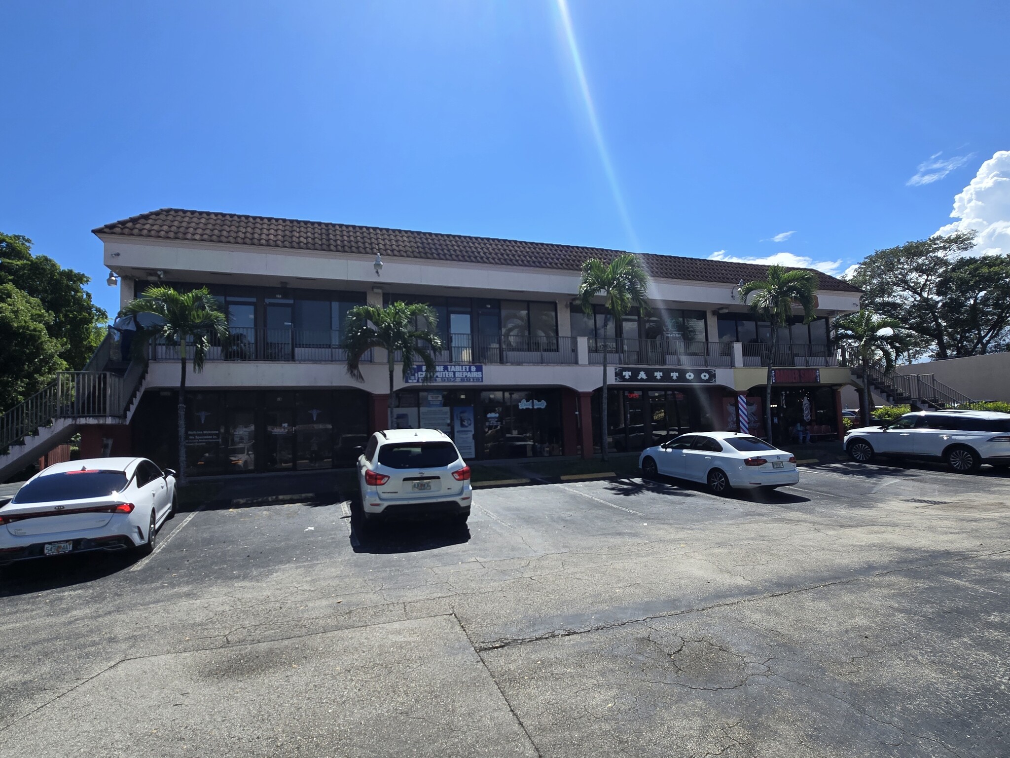 600 W 44th St, Oakland Park, FL for lease Building Photo- Image 1 of 5