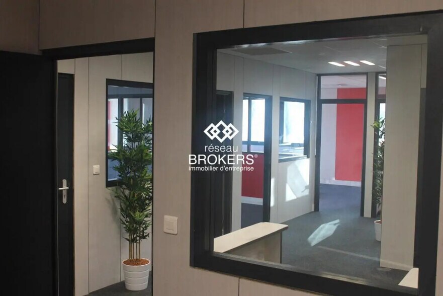 Bureau dans Saint-Genis-Laval à louer - Photo intérieure - Image 2 de 13