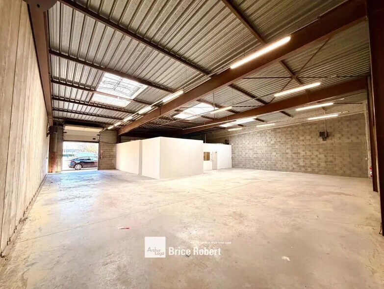 3 Rue Du 35eme Regiment D'Aviation, Bron for lease - Interior Photo - Image 2 of 12