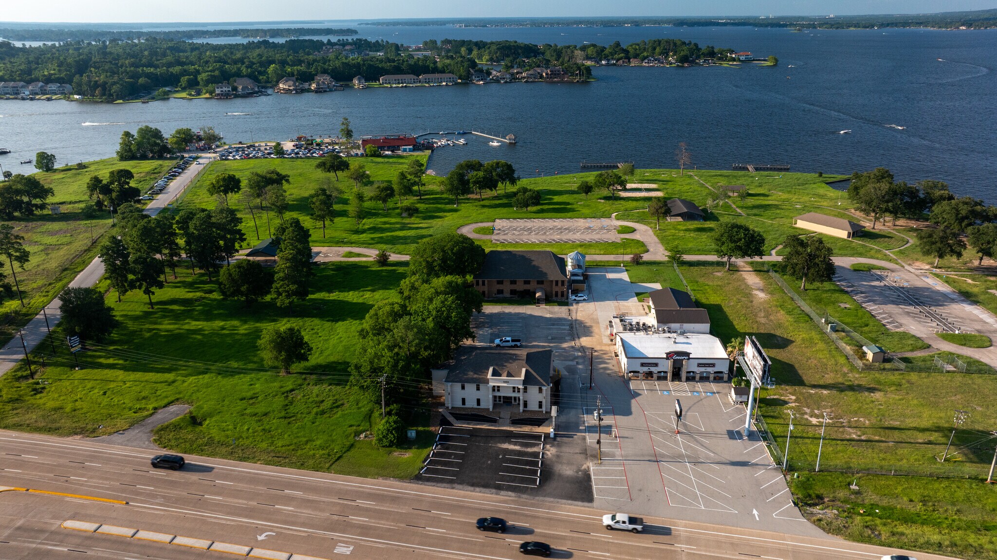 14884 Highway 105 W, Montgomery, TX à vendre Photo du bâtiment- Image 1 de 1