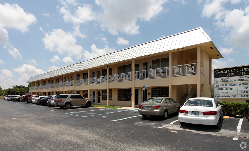 7310 W Mcnab Rd, Tamarac, FL à louer - Photo principale - Image 2 de 8