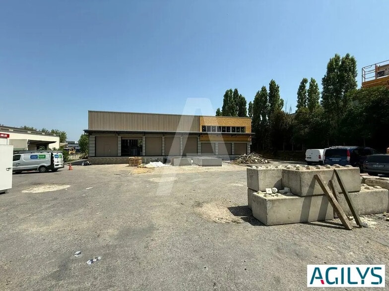 Flex in Morangis for lease - Building Photo - Image 3 of 6