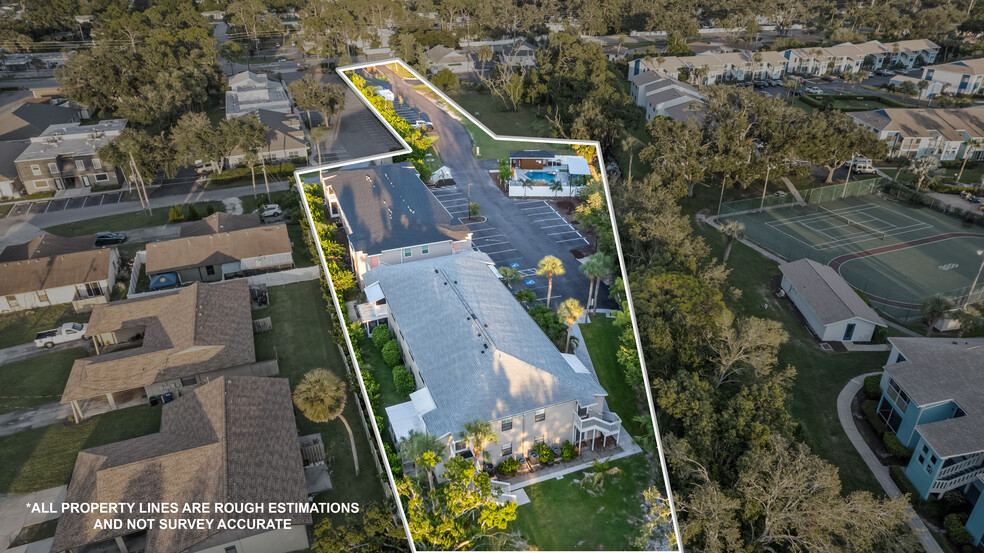 2704 49th Ave W, Bradenton, FL for sale - Primary Photo - Image 1 of 20