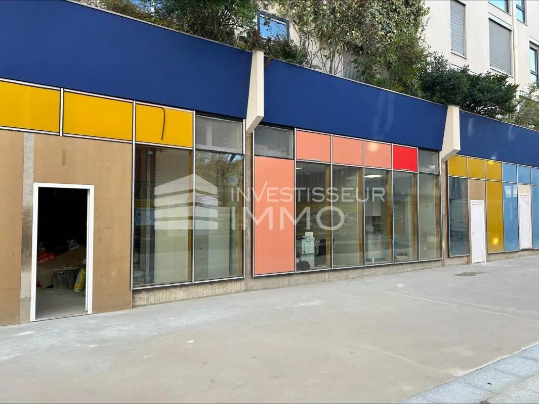 Flex in Paris for lease Building Photo- Image 1 of 5