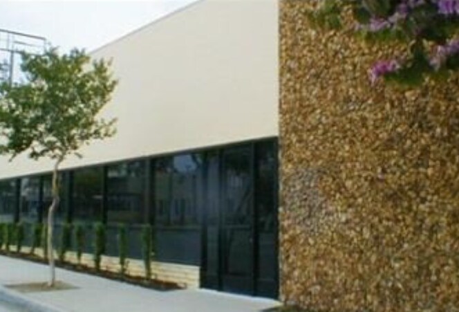 181 S E St, San Bernardino, CA à vendre - Photo du bâtiment - Image 3 de 13