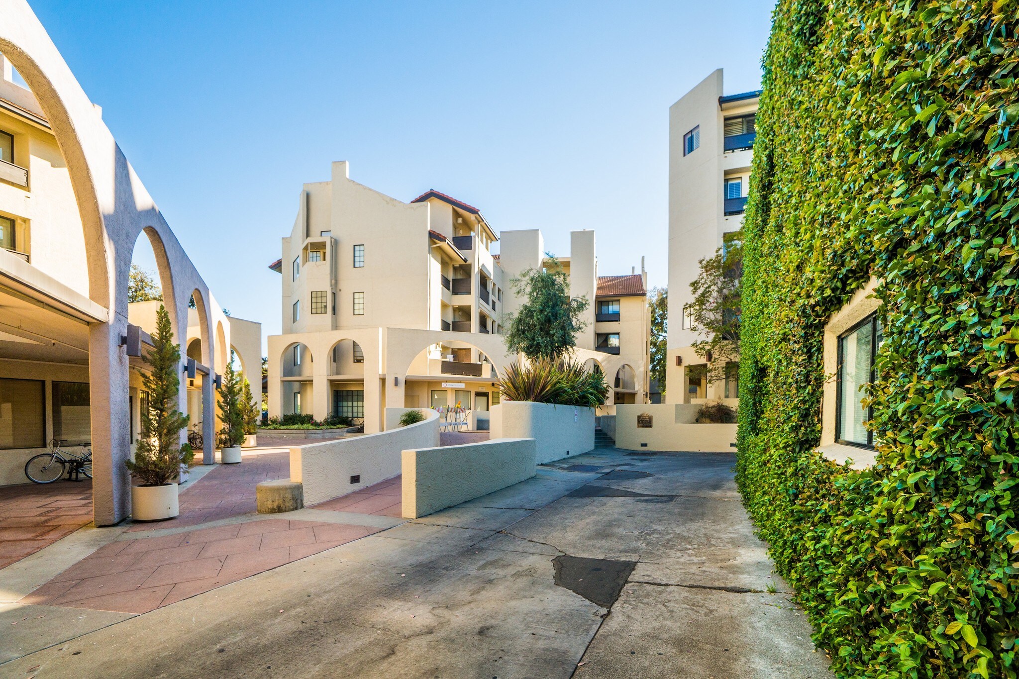 675-685 High St, Palo Alto, CA à louer Photo du bâtiment- Image 1 de 11