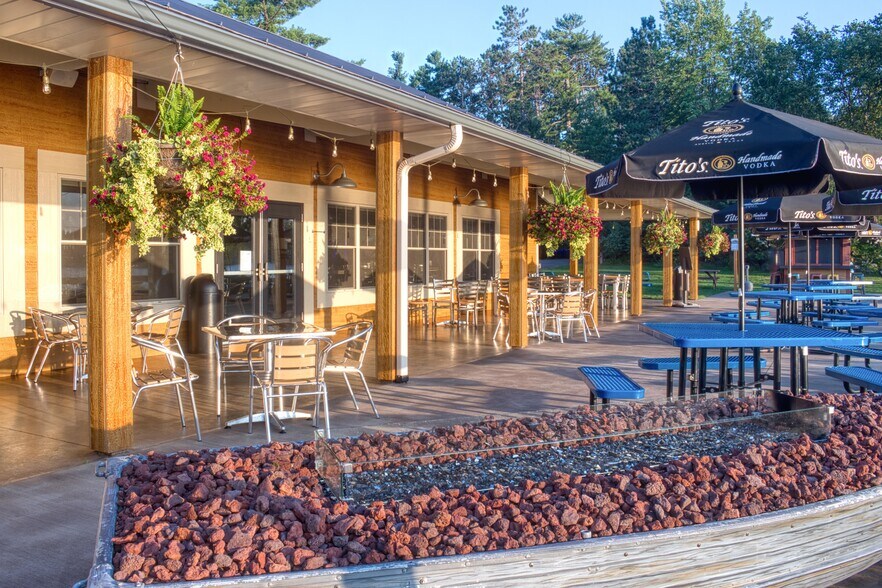 9971 N Grand Pines Ln, Hayward, WI à vendre - Photo du bâtiment - Image 3 de 46