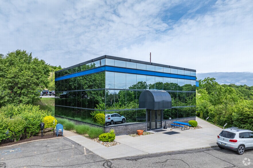 800 N Bell Ave, Carnegie, PA à vendre - Photo principale - Image 1 de 26