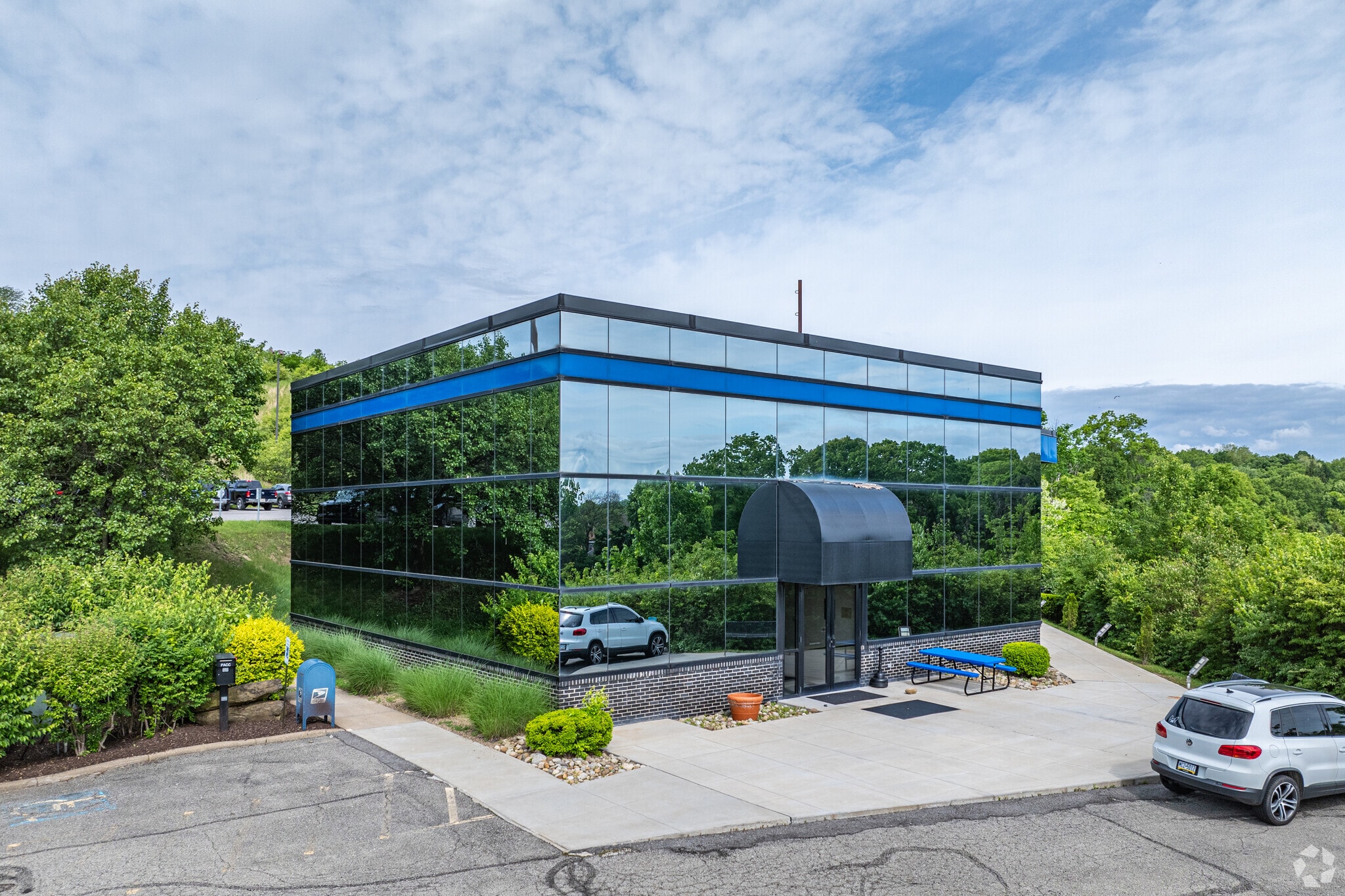 800 N Bell Ave, Carnegie, PA for sale Primary Photo- Image 1 of 27