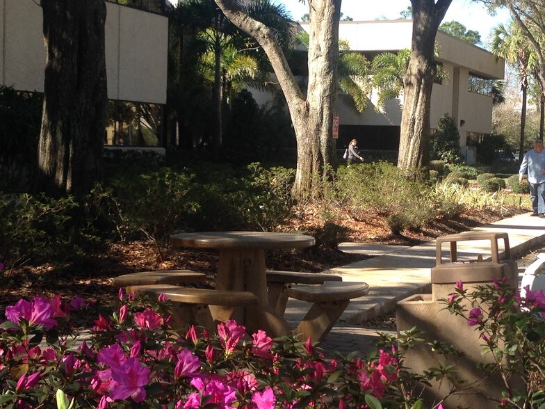 2700 Westhall Ln, Maitland, FL à louer - Photo du bâtiment - Image 3 de 8