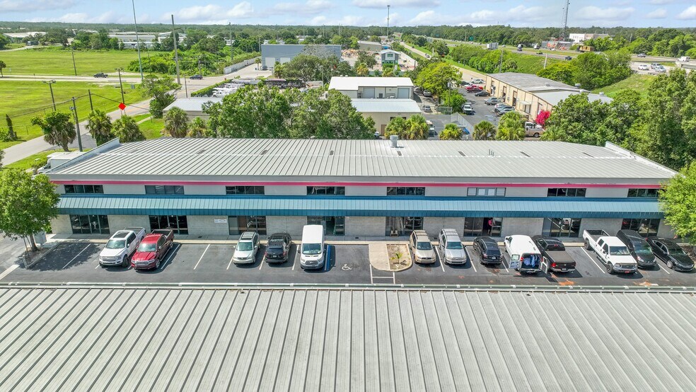 800 Bell Rd, Sarasota, FL à louer - Photo du bâtiment - Image 2 de 9