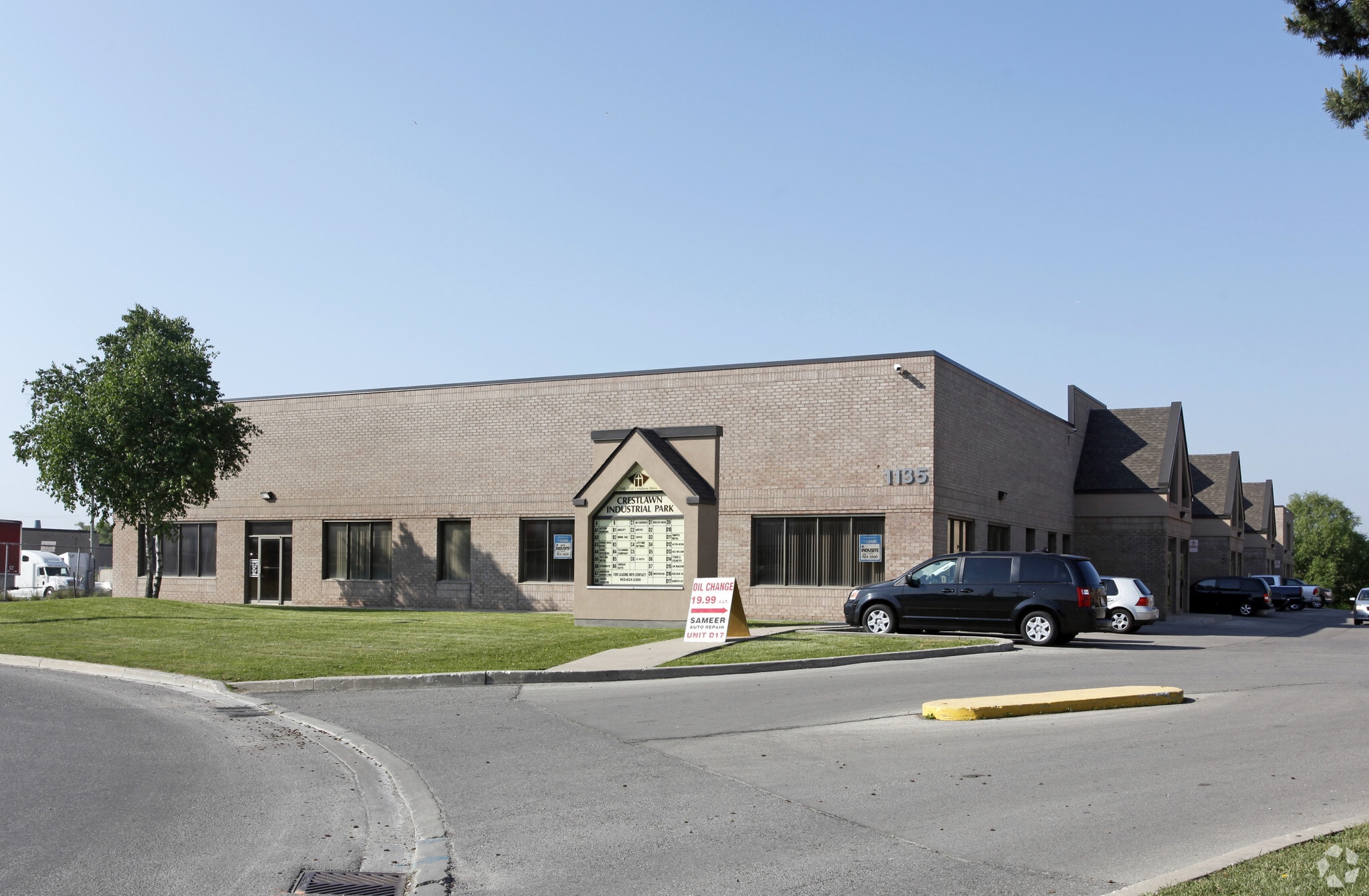 1135 Crestlawn Dr, Mississauga, ON for sale Primary Photo- Image 1 of 1