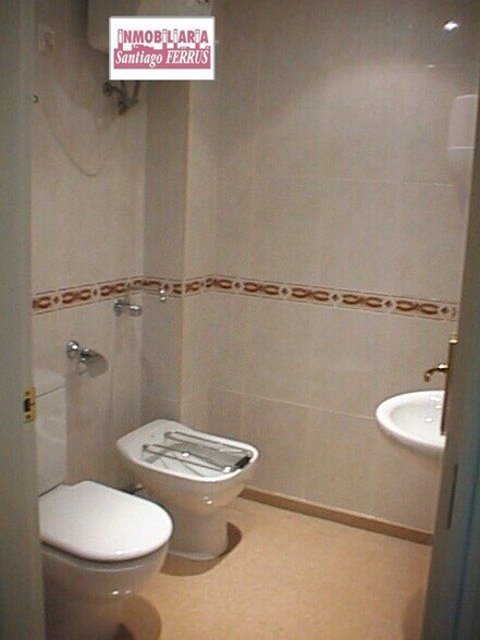Office in Almussafes, Valencia for lease - Building Photo - Image 3 of 5