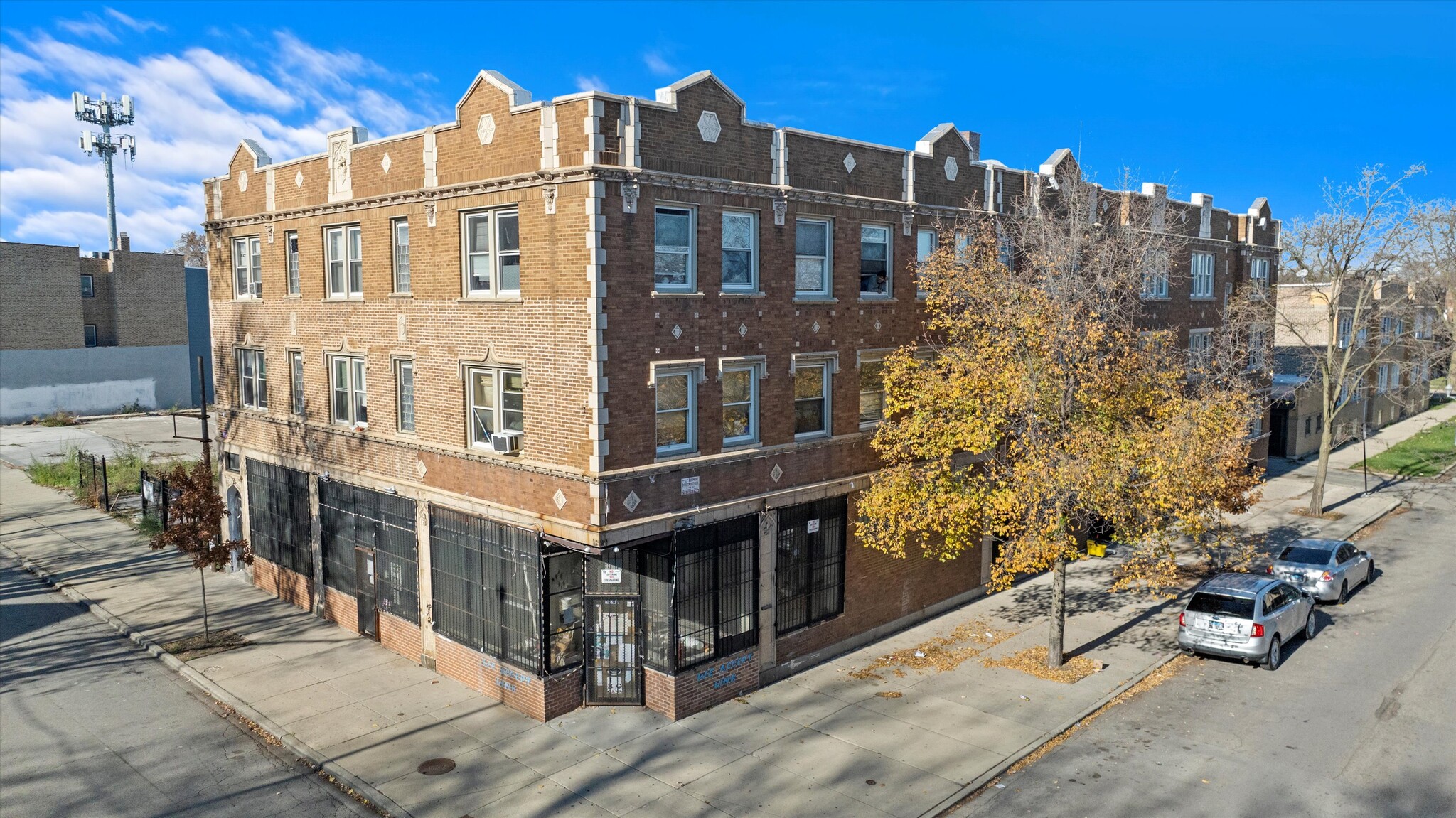 5300 W Division St, Chicago, IL à vendre Photo du b timent- Image 1 de 10