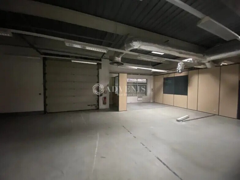 Industrial in Trappes for lease - Interior Photo - Image 2 of 5