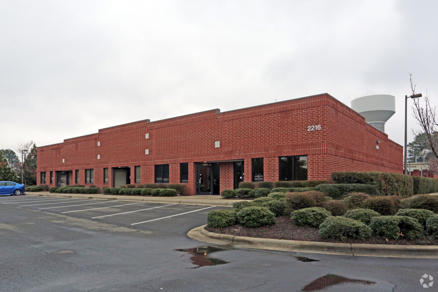 2216 Page Rd, Durham, NC for lease - Primary Photo - Image 1 of 10