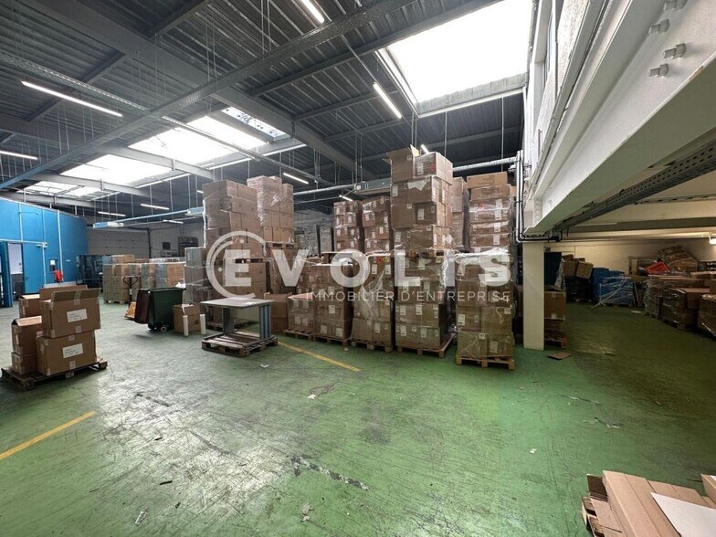 Flex in Montreuil for lease - Interior Photo - Image 2 of 8