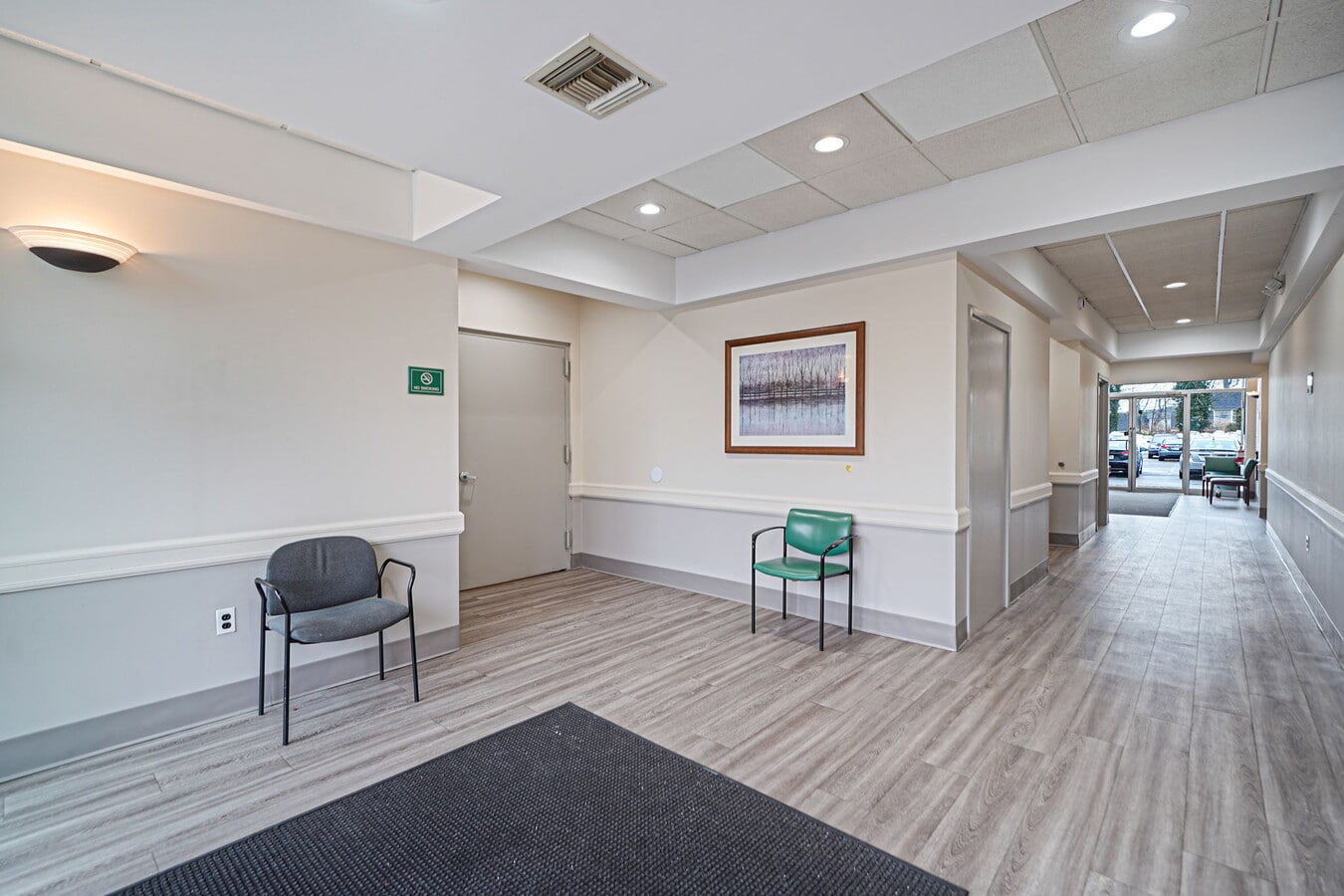 180 E Main St, Bay Shore, NY 11706 - Unit Office - - Interior Photo - Image 2 of 23