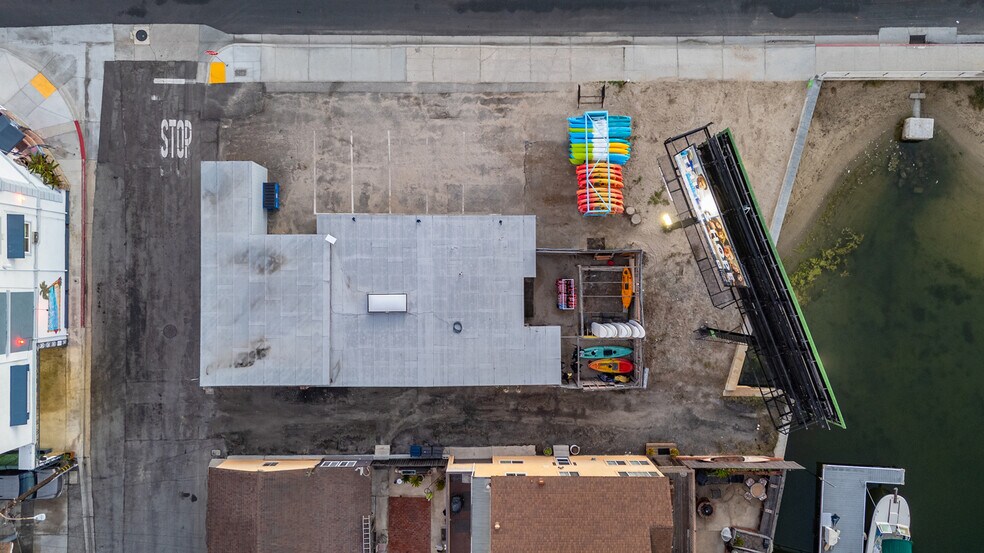 16902 Pacific Coast Hwy, Huntington Beach, CA à vendre - Photo du bâtiment - Image 2 de 12