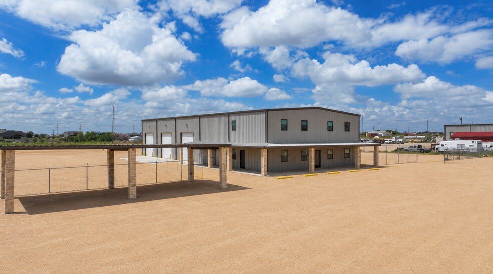 4800 E County 128 rd, Midland, TX à louer - Photo du bâtiment - Image 1 de 36