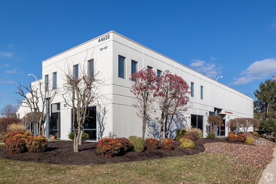 44632 Guilford Dr, Ashburn, VA à vendre - Photo du bâtiment - Image 2 de 5