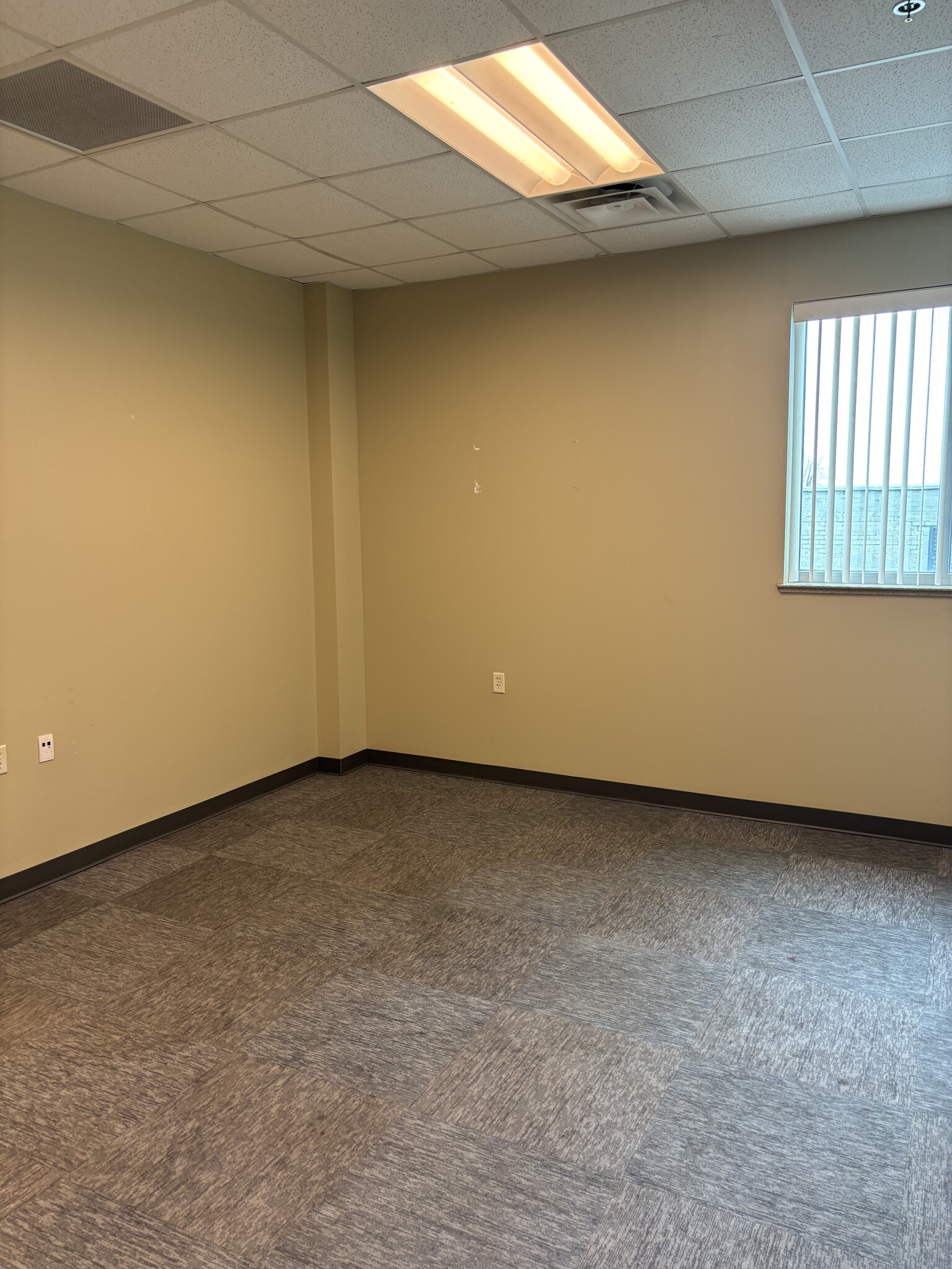 510 W Adams St, Plymouth, IN for lease Interior Photo- Image 1 of 11