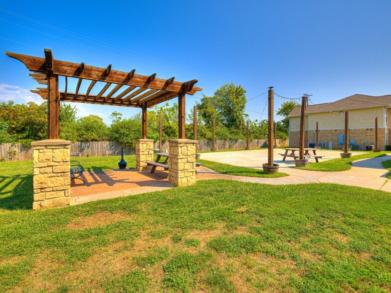 Fort Smith Portfolio portfolio of 2 properties for sale on LoopNet.ca - Building Photo - Image 2 of 115