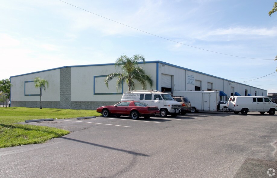 820 NE 24th Ln, Cape Coral, FL à louer - Photo du bâtiment - Image 2 de 10