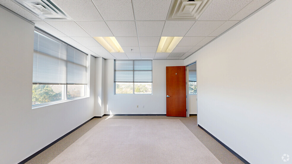 11412 Bee Caves Rd, Austin, TX for lease - Matterport 3D Scan - Image 2 of 15