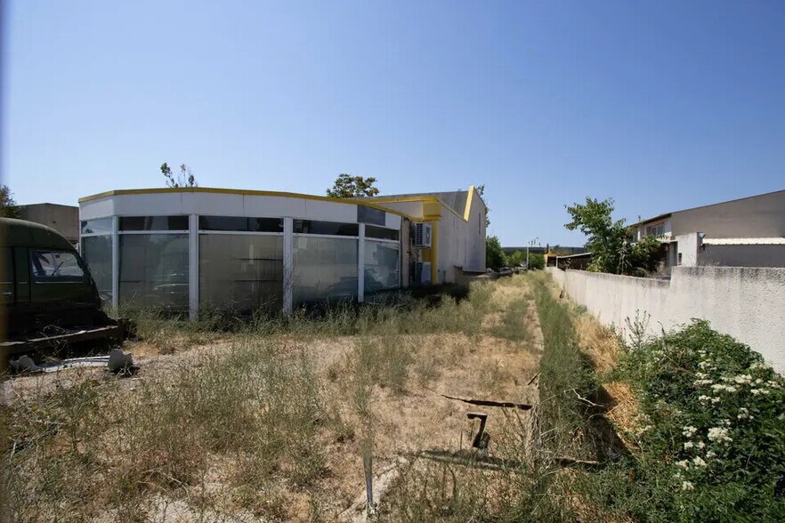 Local d'activités dans Saint-Cannat à vendre - Photo du bâtiment - Image 3 de 6