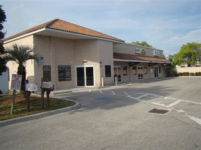 3947 Clark Rd, Sarasota, FL à louer Photo du bâtiment- Image 1 de 2