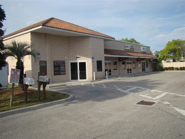 3947 Clark Rd, Sarasota, FL à louer Photo du bâtiment- Image 1 de 2