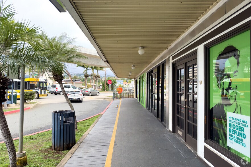 98-199 Kamehameha Hwy, Aiea, HI à louer - Photo du bâtiment - Image 3 de 4