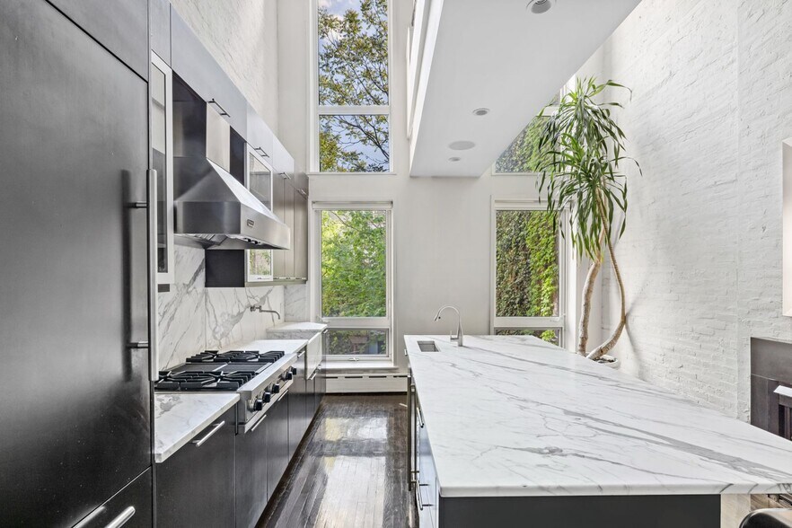 262 W 25th St, New York, NY à vendre - Photo intérieure - Image 2 de 7