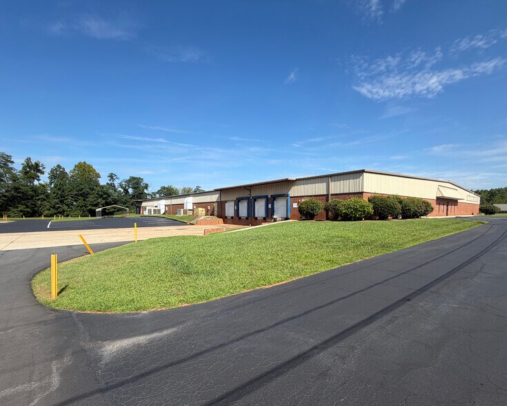 1 Regency Industrial Blvd, Thomasville, NC à vendre - Photo du bâtiment - Image 2 de 11