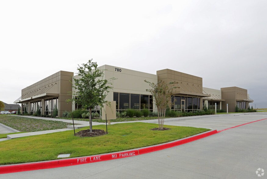 780 N Watters Rd, Allen, TX à vendre - Photo du bâtiment - Image 3 de 11
